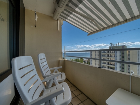 Balkon mit Markise