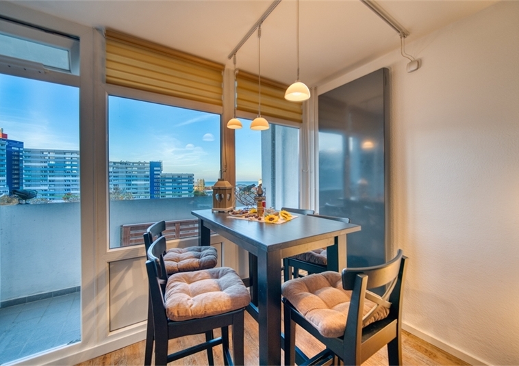 Essbereich am Fenster