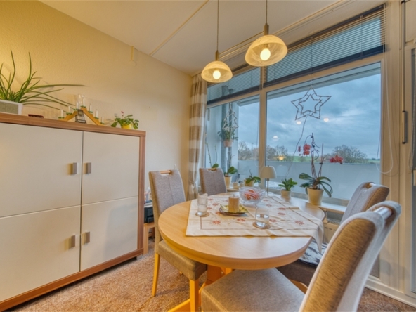 Essbereich am Fenster