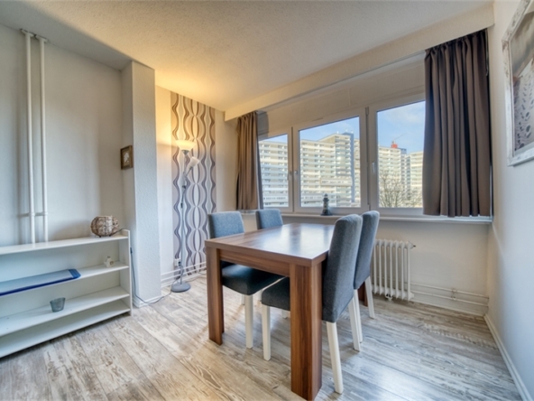 Essbereich am Fenster