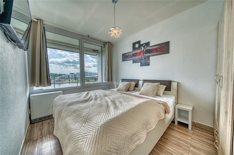 Schlafzimmer mit Fenster
