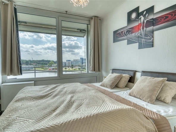 Schlafzimmer mit Fenster