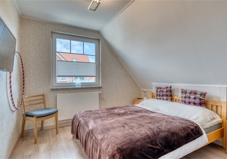 Schlafzimmer 1