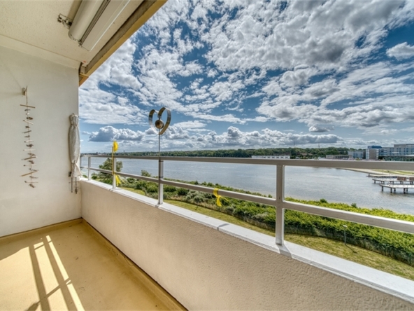 Wohnung 1: Balkon mit Markise