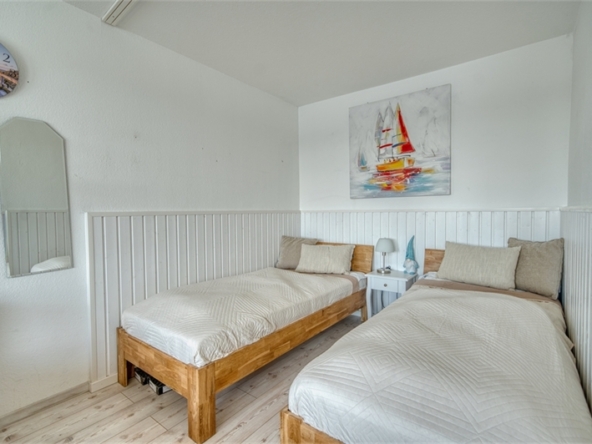 Wohnung 2: Schlafzimmer