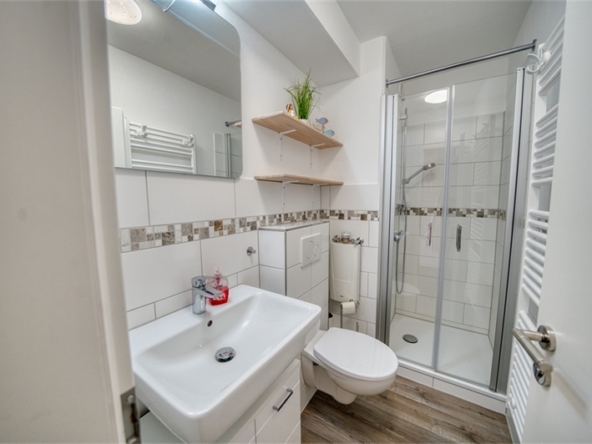 Wohnung 2: Badezimmer