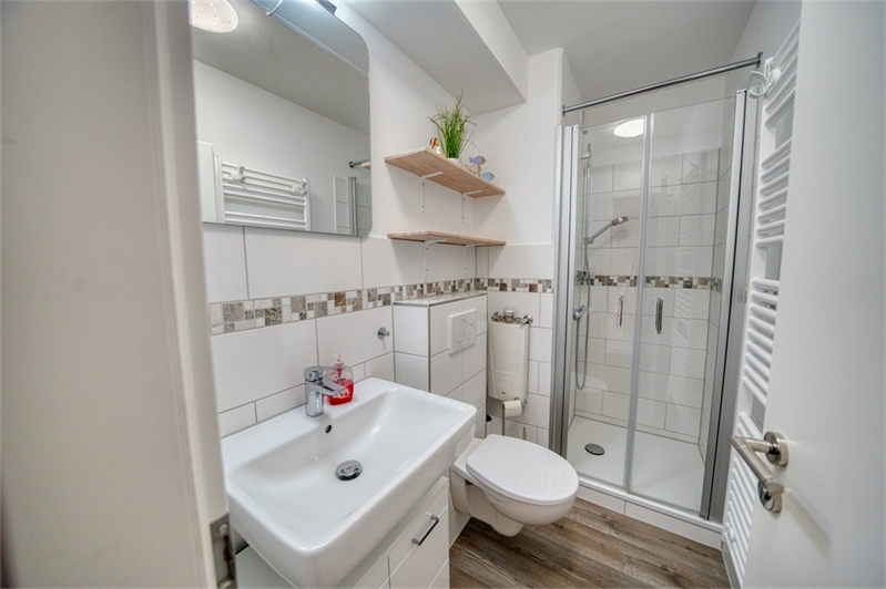 Wohnung 2: Badezimmer