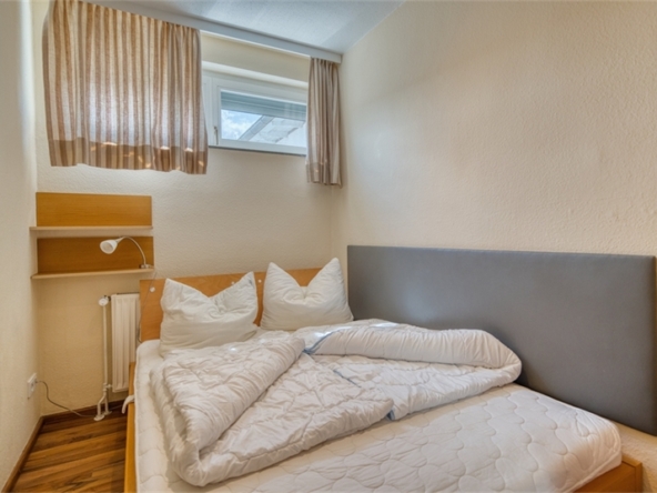Schlafzimmer 1