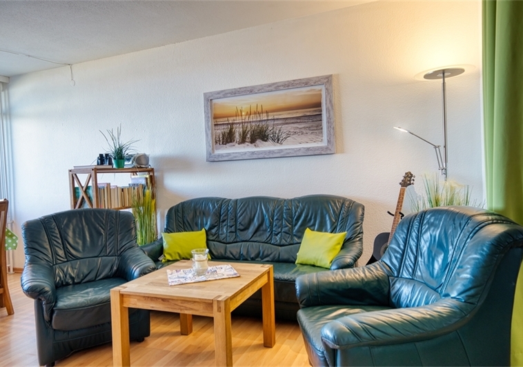 Sofa und Sessel im Wohnbereich