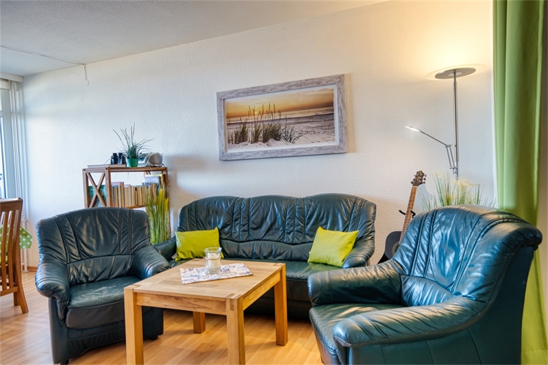 Sofa und Sessel im Wohnbereich